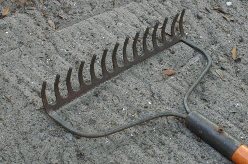 Laçın sakini əmisini dırmıqla öldürüb