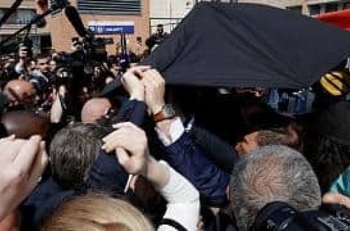 Fransa prezidenti Makrona hücum edilib