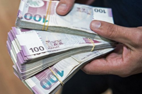 Bakıda hüquqşünasdan GÖRÜNMƏYƏN FIRILDAQ: Pul alıb, bıçaq çəkdi...