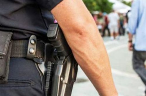 Bakıda polisə hücum edən şəxs ayağından vuruldu