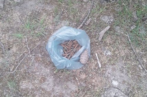 Oğuzda döyüşə yararlı silah-sursat tapıldı - Foto