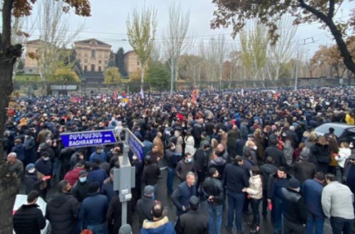 İrəvanda Paşinyanın əleyhinə aksiya keçirilir, saxlanılanlar var - YENİLƏNİB