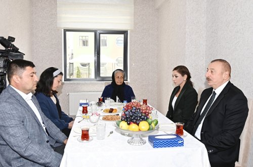 Prezident və xanımı şəhid Mahirin evində - Video