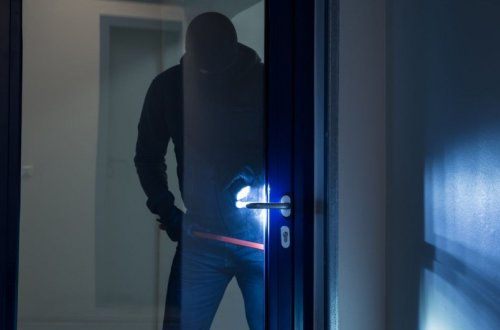 Bakıda sexdən 6 000 manatlıq əlvan metal oğurlanıb