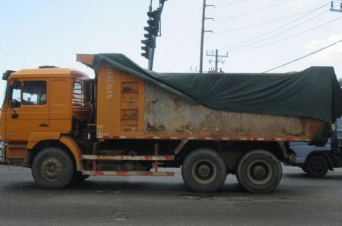 Şəmkirdə yük maşınları toqquşub, 2 ölü, 1 yaralı var