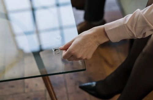 Kürəkəni ilə münasibəti olan qayınana qızının ailəsini dağıtdı