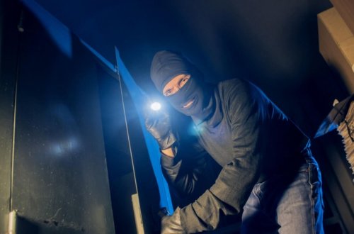 Abşeronda idarəyə məxsus tikilidən oğurluq edilib