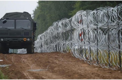 Polşanın Belarusla sərhəddə çəkdiyi hasarın ilk 50 km-nin tikintisini başa çatıb