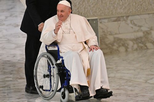 Roma Papası ilk dəfə əlil arabasında görüntüləndi - Foto