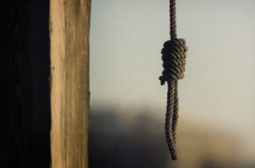 Azərbaycanda ailəsindən ayrılan kişi özünü öldürdü