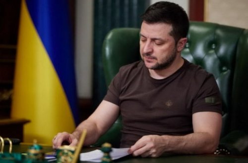 Zelenski “Ukrayna qanunvericiliyinin sovetsizləşdirilməsi haqqında” qanunu imzalayıb