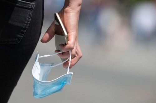 Названы страны, в которых туристам больше не понадобятся маски