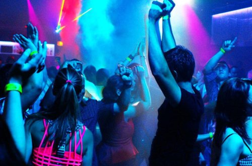 Deputatlar gecə klubunda dava saldılar - FOTO