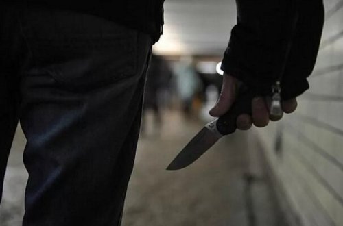 İş yoldaşını bıçaqlayıb öldürdü - Özü xəstəxanaya aparıbmış