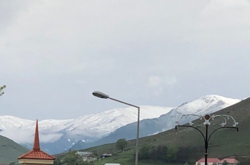 В горах выпал снег, высота волн в Каспийском море достигла 5,2 метра