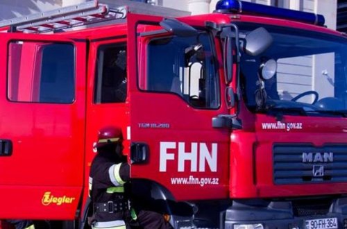 Bakıda uçqun baş verən binadan 4 nəfər təxliyə olunub - VİDEO