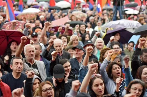 Ermənistanda müxalifət İrəvanda yenidən yürüşə başlayıb
