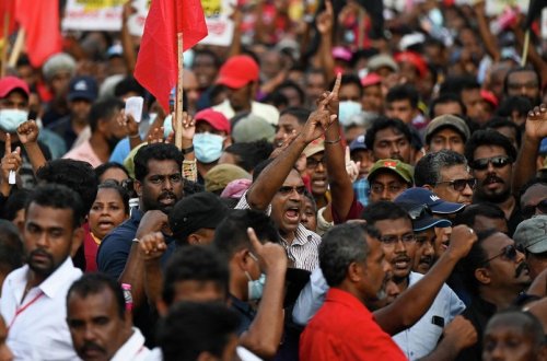 Şri-Lankada toqquşmalarda 150-yə yaxın adam yaralanıb, ölənlər var