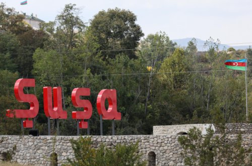 Şuşada Heydər Əliyevin anadan olmasının 99-cu ildönümü münasibətilə fləşmob keçirildi - VİDEO