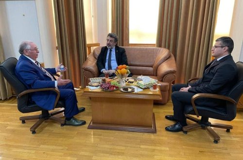 Professor Dr. Olgun Çiçek Odlar Yurdu Universitetinin fəxri qonağı qismində