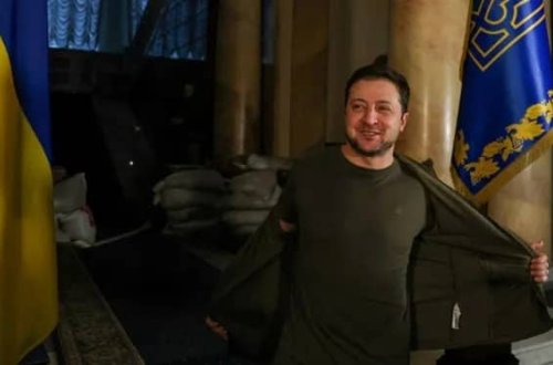 Zelenskinin döyüş paltarı hərracda bu qiymətə SATILDI