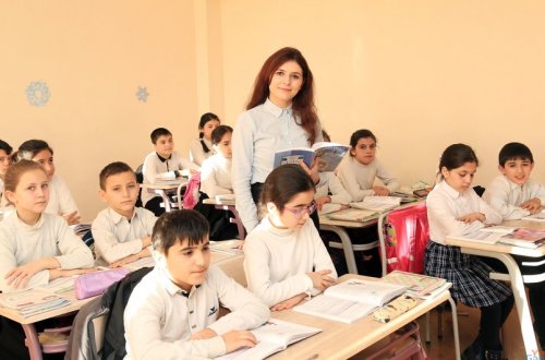 Müəllimlərin iş yerini dəyişməsi üzrə vakansiya seçimi başlayıb