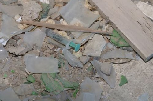 Bakıda narkomanların yeni məskəni - Sakinlər hər gün bu təhlükə ilə üzləşir - VİDEO