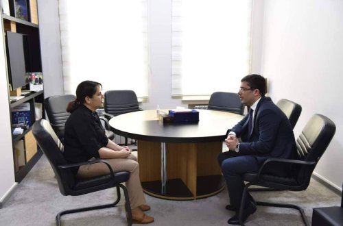 Глава MEDİA встретился с подвергшейся нападению журналисткой - ОБНОВЛЕНО