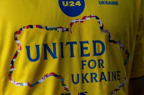 Ukrayna millisinin formasında Azərbaycan bayrağı təsvir olunub