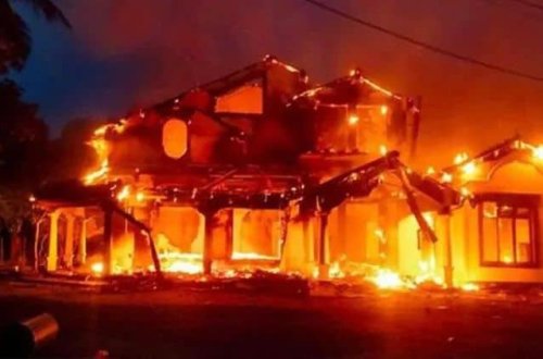 Şri Lankadan inanılmaz görüntülər: BAŞ NAZİRİN  EVİNİ YANDIRDILAR