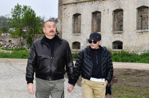 Prezident və birinci xanım məşhur tarzən Sadıqcanın Şuşadakı evinin bərpası işləri ilə tanış olublar - YENİLƏNİB