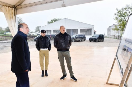 İlham Əliyev və Mehriban Əliyeva Şuşa Realnı Məktəbində həyata keçiriləcək təmir-bərpa işləri ilə tanış olublar