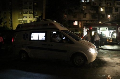 Bakıda gənc oğlan 3-cü mərtəbədən yıxılaraq ağır xəsarət alıb