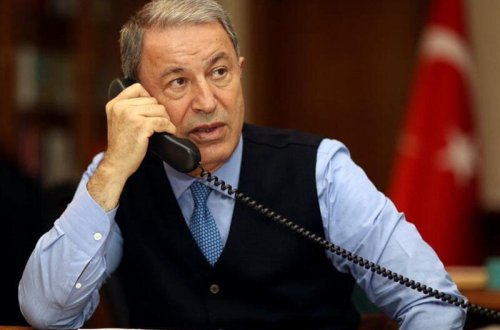 Türkiyə və Ukrayna müdafiə nazirləri arasında telefon danışığı olub