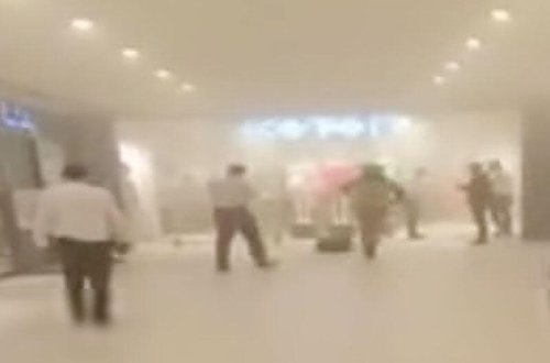 Türkiyədə ticarət mərkəzində tavan uçdu