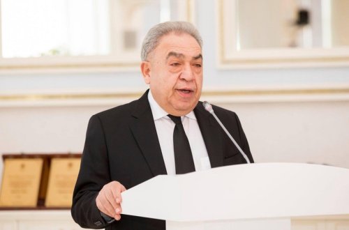 Prezident Səfa Mirzəyevi təltif edib