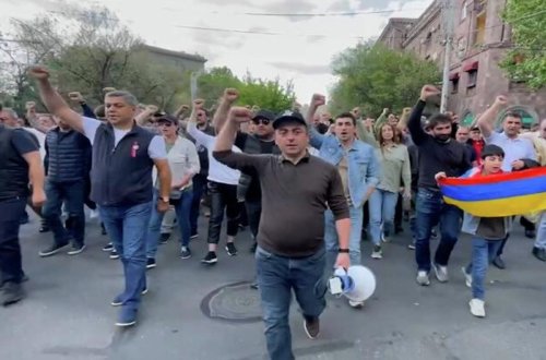 İrəvanın mərkəzində müxalifətin yürüşü başlayıb