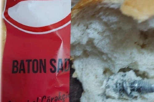 Bakıda marketdə satılan çörəyin içindən 