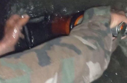 Su arxına yıxılan gənc belə xilas edildi - VİDEO