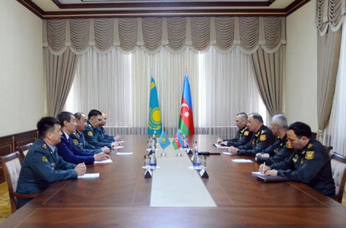 Azərbaycan Ordusunun Baş Qərargah rəisi qazaxıstanlı nümayəndə heyəti ilə görüşüb