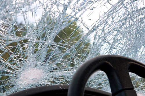 Bakıda avtomobil avtobusa çırpılıb, xəsarət alan var