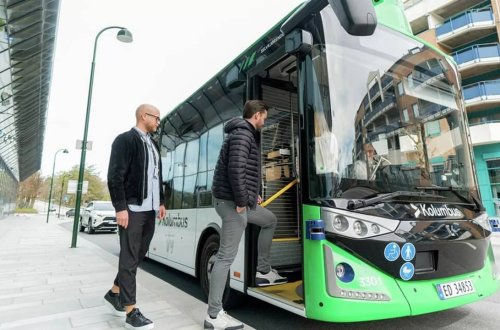 Türk mühəndislər tərəfindən hazırlanan sürücüsüz avtobus təqdim edildi