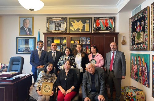 Millət vəkili Özbəkistandan gəlmiş şair, yazıçı və ədəbiyyatşünas alimlərlə görüşüb