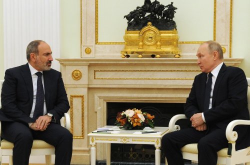 Putin Paşinyanla Qarabağı müzakirə edib