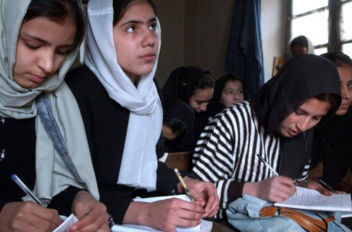 “Taliban” qızların tam təhsil almasına icazə verəcək