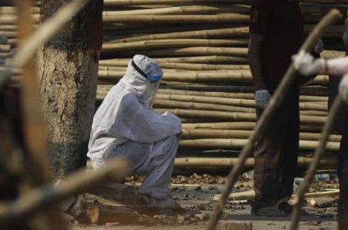 Hindistanda fabrik divarı uçub: 12 NƏFƏR HƏYATINI İTİRİB 