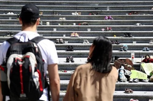 KANADA DA DƏHŞƏT: Məktəbdə uşaqlara aid məzarlıq tapılıb