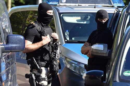 Almaniyada məktəbə hücum: 1 YARALI