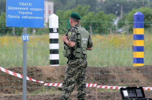 Ukrayna Belarusla sərhəddə beton bloklar tikir