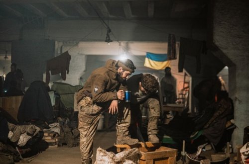 Mariupol müdafiəçisi hücuma məruz qalan “Azovstal” zavodundan fotolar yayıb